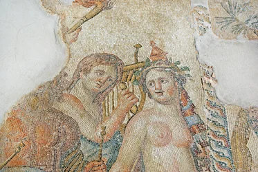 Ein Zentaur bezaubert eine Mänade, Detail aus Der Triumphzug des Dionysos, Haus des Aion, Paphos, Zypern
